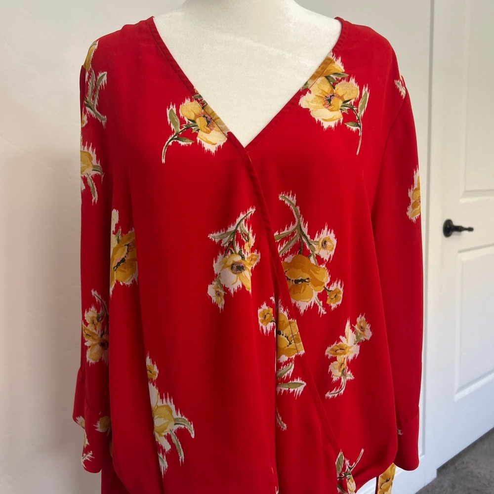 West Kei Red Floral Print Long Sleeve Surplice Blouse Size‎ L